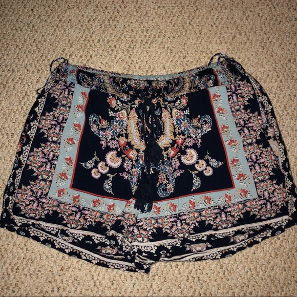 Soft Causal Boho Shorts - Picture 1 of 4